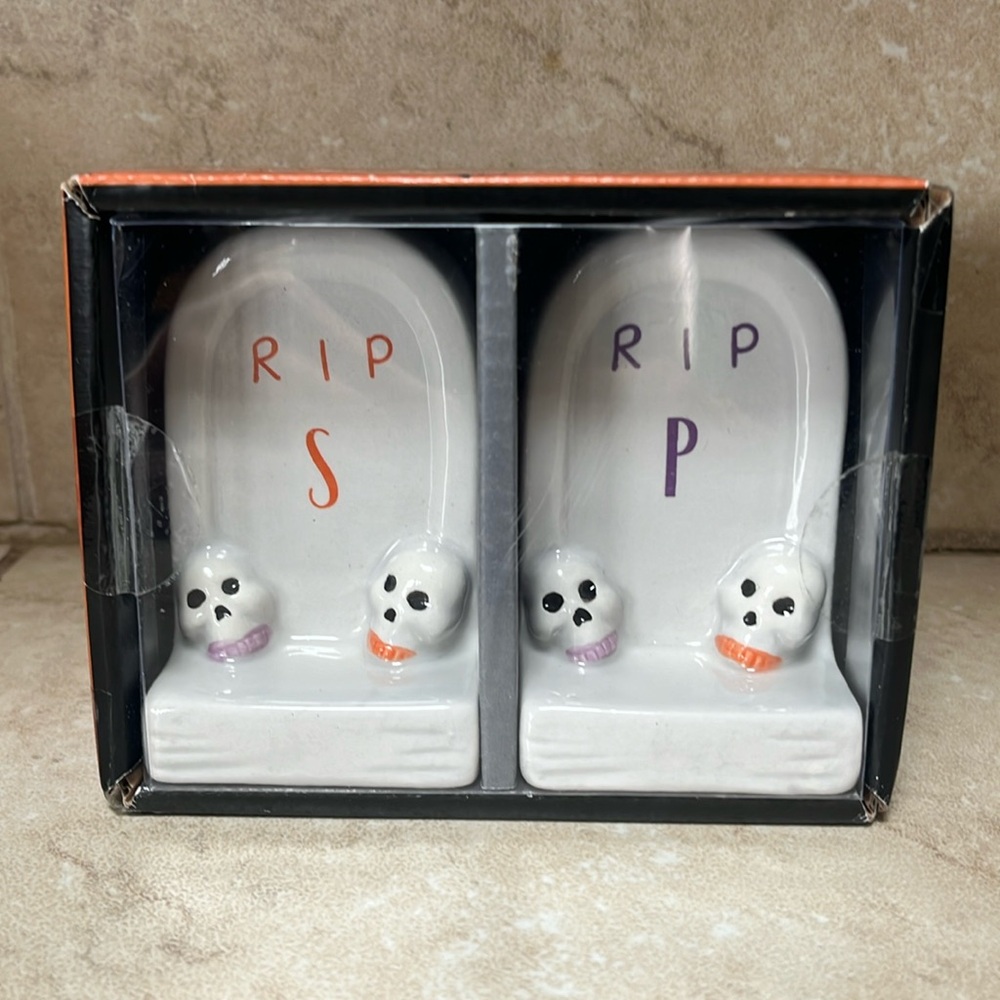 NWOT -  Salt and Pepper Set ceramic Tombstones and skulls